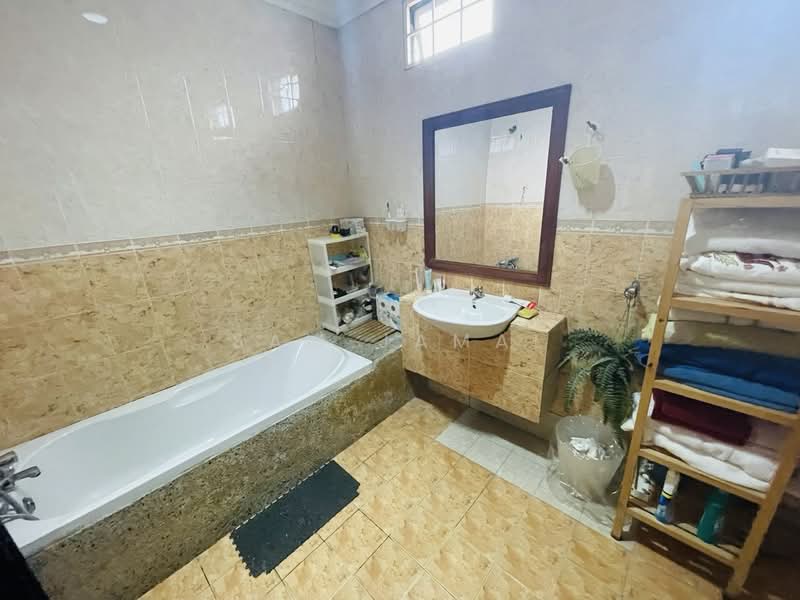 Semi-Detached House for Sale in Ampang (Selangor) - Sam Jamal - Bathroom - PropertyGuru.com.my