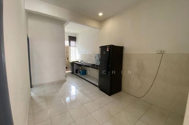 Rumah Teres 1 Tingkat untuk Disewa di Taman Mount Austin (Tebrau) - Puyol Chin - Kitchen - PropertyGuru.com.my