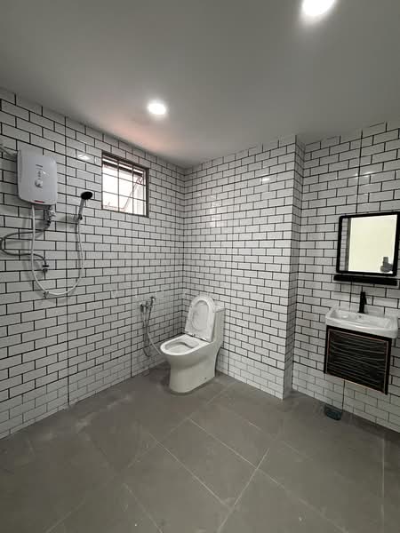 2-storey Terraced House for Sale in Taman Prima Saujana (Kajang) - Vicky G. - Bathroom - PropertyGuru.com.my