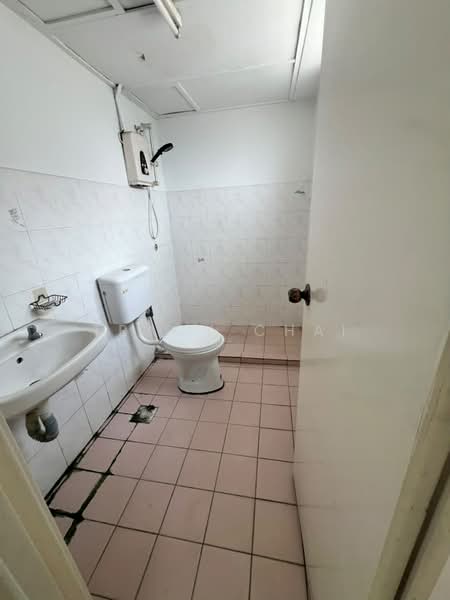 Apartment for Sale at Vista Prima - Tracy Chai - Bathroom - PropertyGuru.com.my