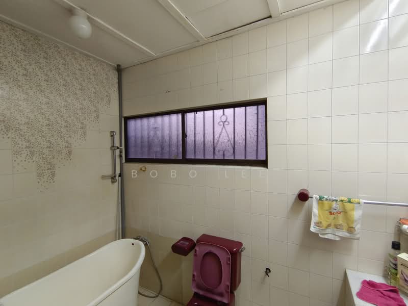 Rumah Banglo untuk Dijual di Jalan Klang Lama (Old Klang Road) (Kuala Lumpur) - Bobo Lee - Bathroom - PropertyGuru.com.my