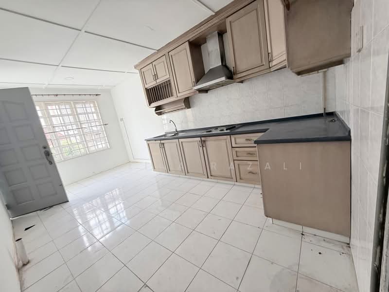 Rumah Teres untuk Dijual di Usj 2 (Subang Jaya) - Razlina Razali - Kitchen - PropertyGuru.com.my