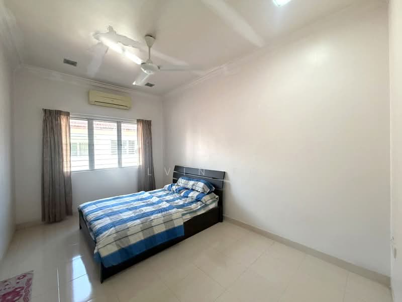 Semi-Detached House for Sale in Taman Impiana 2 (Teluk Intan) - Kelvin Foo - Bedroom - PropertyGuru.com.my