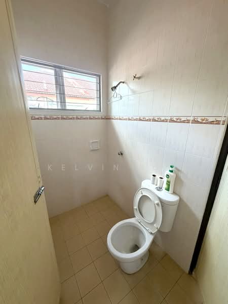 Semi-Detached House for Sale in Taman Impiana 2 (Teluk Intan) - Kelvin Foo - Bathroom - PropertyGuru.com.my