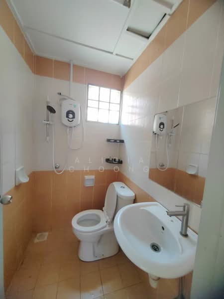 Rumah Bandar untuk Disewa di Sungai Long (Bandar Sungai Long) - Alicia Choong - Bathroom - PropertyGuru.com.my