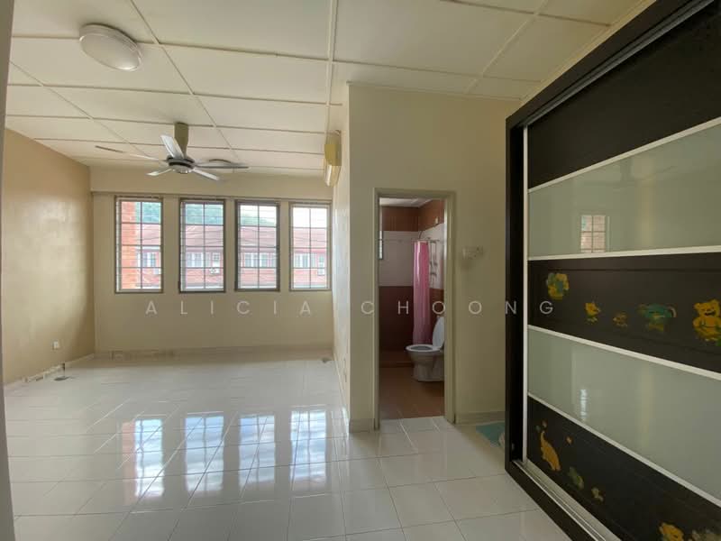 Rumah Teres untuk Disewa di Sungai Long (Bandar Sungai Long) - Alicia Choong - Living Room - PropertyGuru.com.my