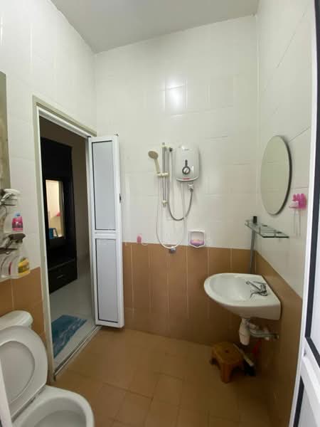 Rumah Teres untuk Disewa di Sungai Long (Bandar Sungai Long) - Alicia Choong - Bathroom - PropertyGuru.com.my