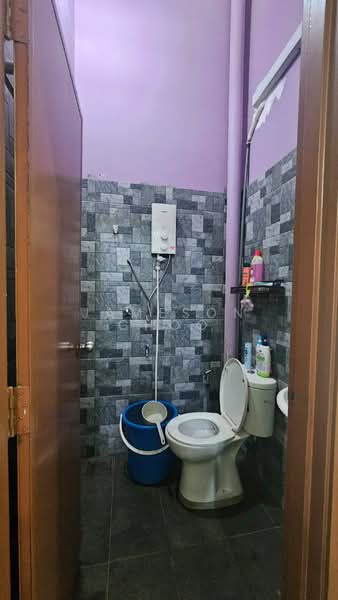 1-storey Terraced House for Sale in Taman Kempas Indah (Tebrau) - Jameson Choo - Bathroom - PropertyGuru.com.my
