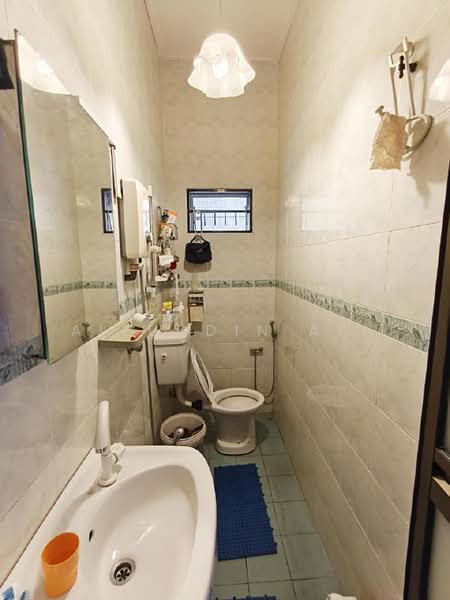 Rumah Teres 2 Tingkat untuk Dijual di Kota Kemuning (Shah Alam) - Aizuddin Ali - Bathroom - PropertyGuru.com.my