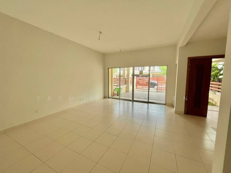2-storey Terraced House for Sale in Denai Alam (Shah Alam) - Yasmin Sulaiman - Living Room - PropertyGuru.com.my