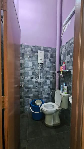 1-storey Terraced House for Sale in Taman Kempas Indah (Tebrau) - Melinda Ee - Bathroom - PropertyGuru.com.my