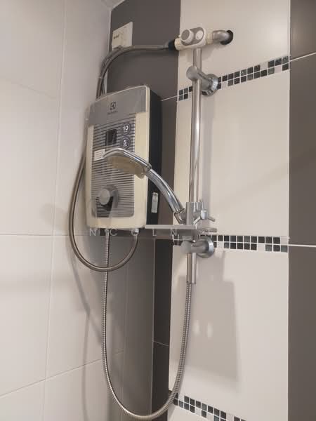 Service Residence for Sale at Zeva @ Equine South - Lincoln Tan - Bathroom - PropertyGuru.com.my