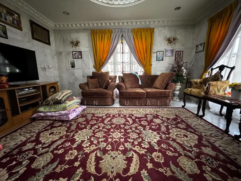 Bungalow for Sale in Taman Paroi Jaya (Paroi) - Yasmin Sulaiman - Living Room - PropertyGuru.com.my