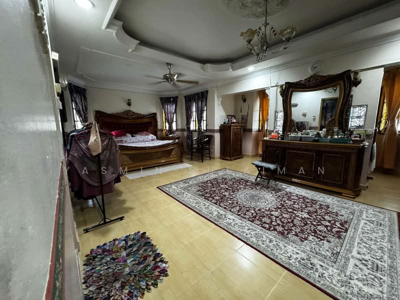 Bungalow for Sale in Taman Paroi Jaya (Paroi) - Yasmin Sulaiman - Bedroom - PropertyGuru.com.my