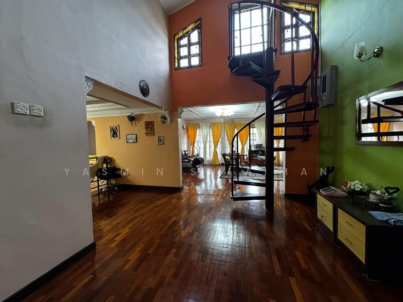 Bungalow for Sale in Taman Paroi Jaya (Paroi) - Yasmin Sulaiman - Living Room - PropertyGuru.com.my