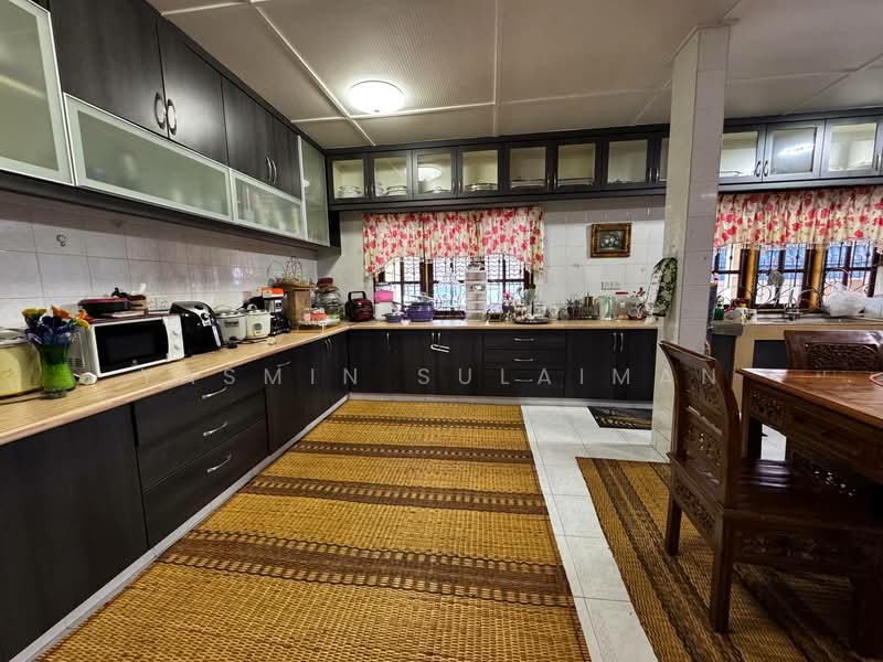 Bungalow for Sale in Taman Paroi Jaya (Paroi) - Yasmin Sulaiman - Kitchen - PropertyGuru.com.my
