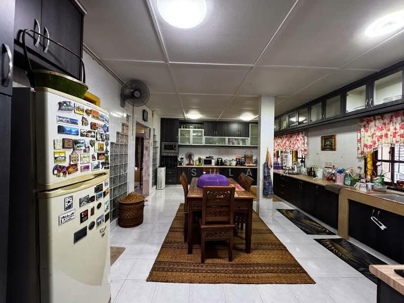 Bungalow for Sale in Taman Paroi Jaya (Paroi) - Yasmin Sulaiman - PropertyGuru.com.my