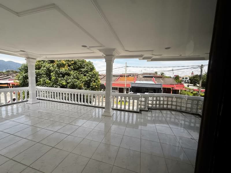 Bungalow for Sale in Taman Paroi Jaya (Paroi) - Yasmin Sulaiman - Balcony - PropertyGuru.com.my