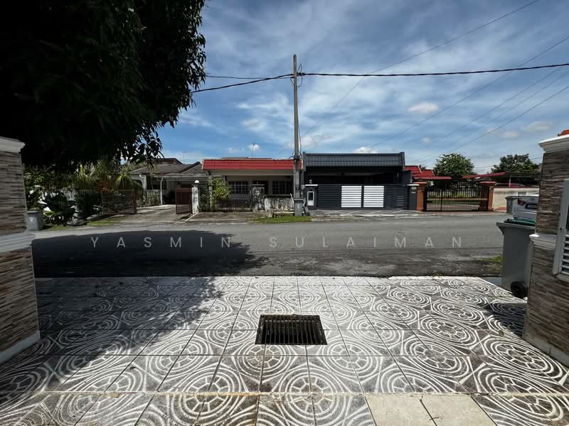 Bungalow for Sale in Taman Paroi Jaya (Paroi) - Yasmin Sulaiman - PropertyGuru.com.my