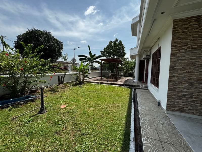 Bungalow for Sale in Taman Paroi Jaya (Paroi) - Yasmin Sulaiman - PropertyGuru.com.my