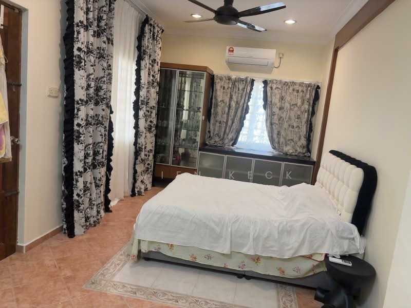 Semi-Detached House for Rent in Taman Suria (Johor Bahru) - Vivien Keck - Bedroom - PropertyGuru.com.my