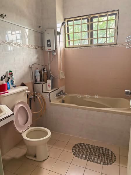 Rumah Teres 2 Tingkat untuk Dijual di Bandar Sungai Long (Selangor) - Grace Oon - Bathroom - PropertyGuru.com.my