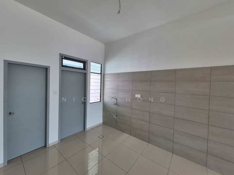 Rumah Teres 2 Tingkat untuk Dijual di Kampung Sentosa Barat (Pasir Gudang) - Nico Chong - Kitchen - PropertyGuru.com.my