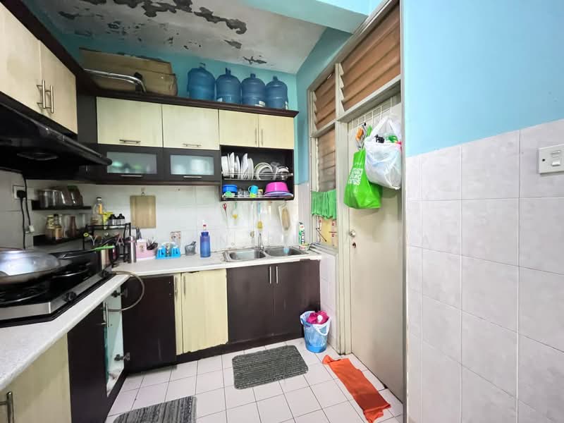 Pangsapuri untuk Dijual di Pangsapuri Seroja - Yasmin Sulaiman - Kitchen - PropertyGuru.com.my