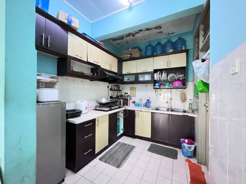 Pangsapuri untuk Dijual di Pangsapuri Seroja - Yasmin Sulaiman - Kitchen - PropertyGuru.com.my