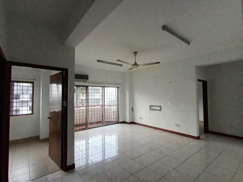 Kondominium untuk Dijual di Midah Ria Condominium - Shirley Sea - Living Room - PropertyGuru.com.my