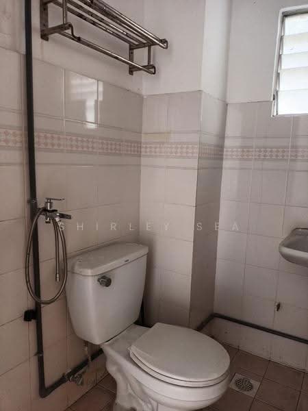 Kondominium untuk Dijual di Midah Ria Condominium - Shirley Sea - Bathroom - PropertyGuru.com.my