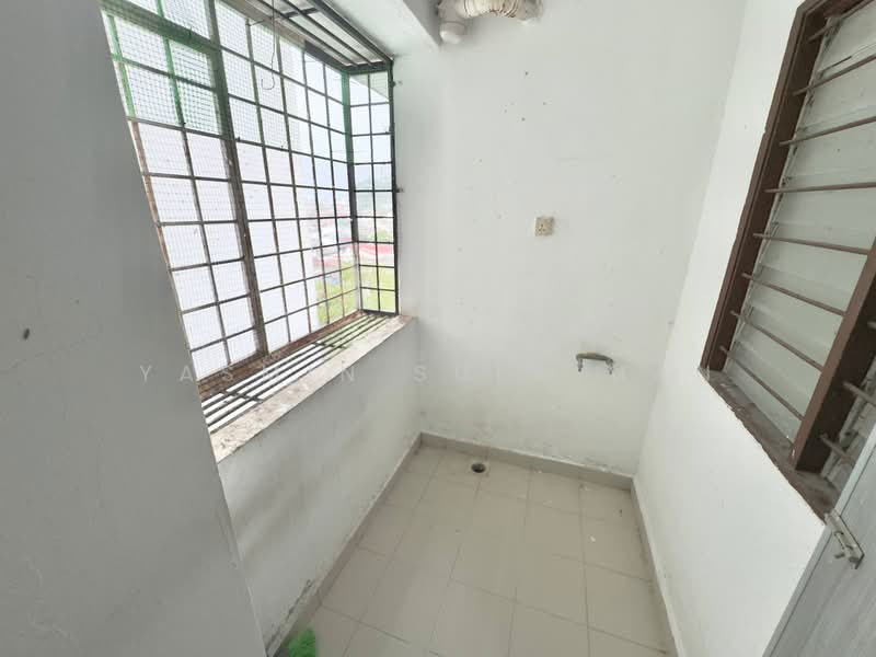 Kondominium untuk Dijual di D'Casa Condominium - Yasmin Sulaiman - Balcony - PropertyGuru.com.my