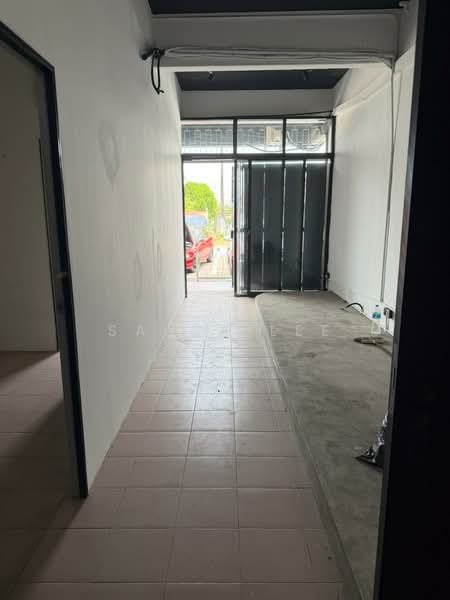Kedai untuk Disewa di Taman Ungku Tun Aminah (Skudai) - Sausa Lee - Entrance - PropertyGuru.com.my