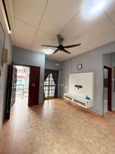 1-storey Terraced House for Sale in Bandar Uda Utama (Johor Bahru) - Anna Woon - Living Room - PropertyGuru.com.my