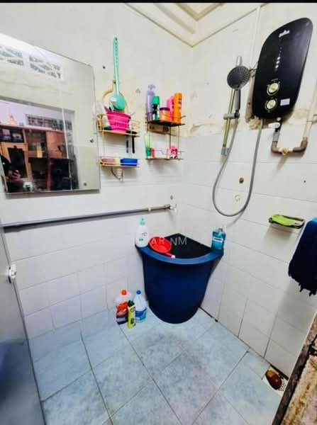 1-storey Terraced House for Sale in Medan Idaman (Setapak) - Thoriq Suparman - Bathroom - PropertyGuru.com.my