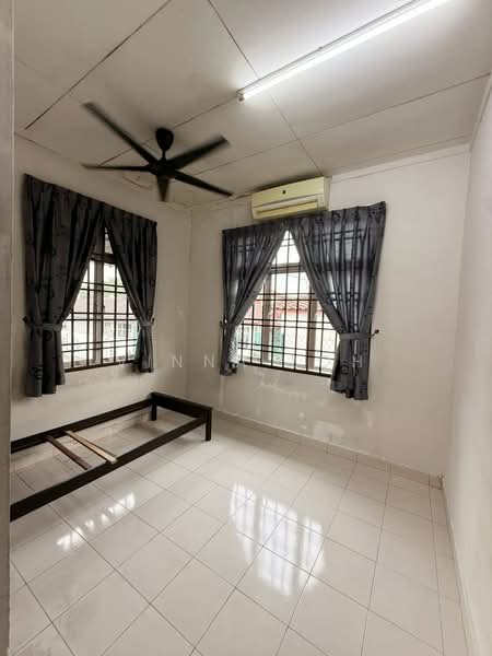 Rumah Teres 1 Tingkat untuk Dijual di Taman Perling (Perling) - Vinna Loh - Bedroom - PropertyGuru.com.my