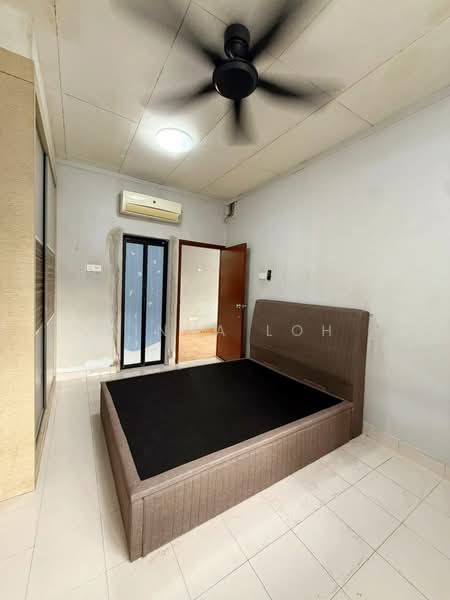 Rumah Teres 1 Tingkat untuk Dijual di Taman Perling (Perling) - Vinna Loh - Bedroom - PropertyGuru.com.my