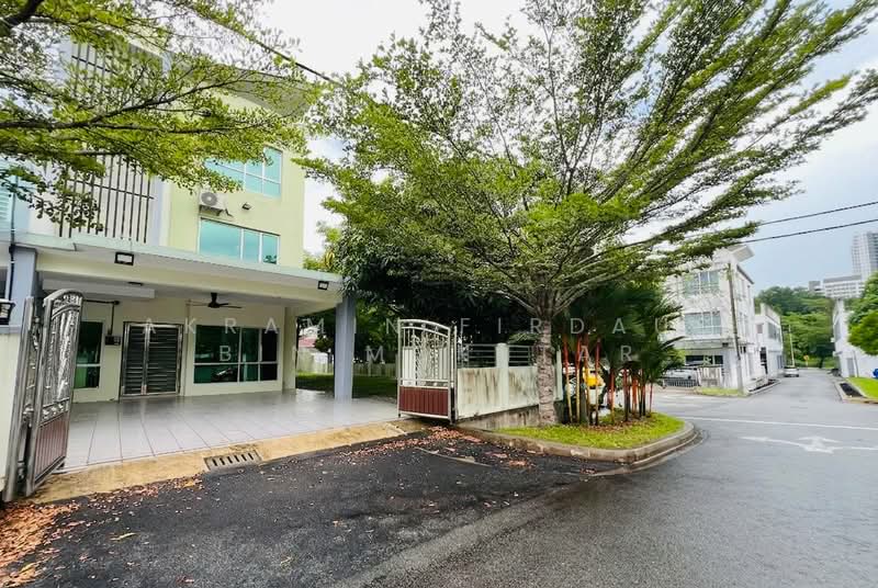 Rumah Teres 3 Tingkat untuk Dijual di Taman Universiti (Bangi) - Akramin Firdaus Bin Mokhtar - PropertyGuru.com.my