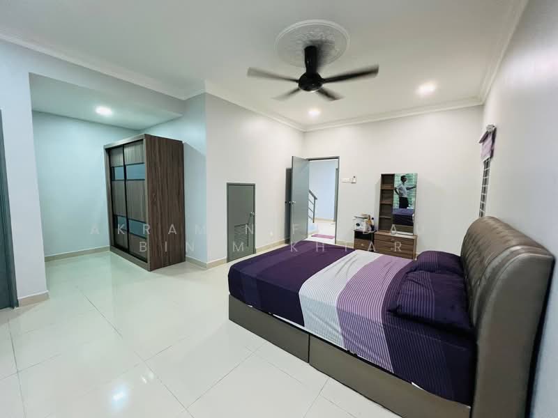 Rumah Teres 3 Tingkat untuk Dijual di Taman Universiti (Bangi) - Akramin Firdaus Bin Mokhtar - PropertyGuru.com.my