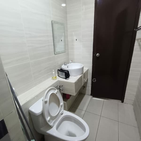 Service Residence for Sale at D'Summit Residences - YC Fung - Bathroom - PropertyGuru.com.my