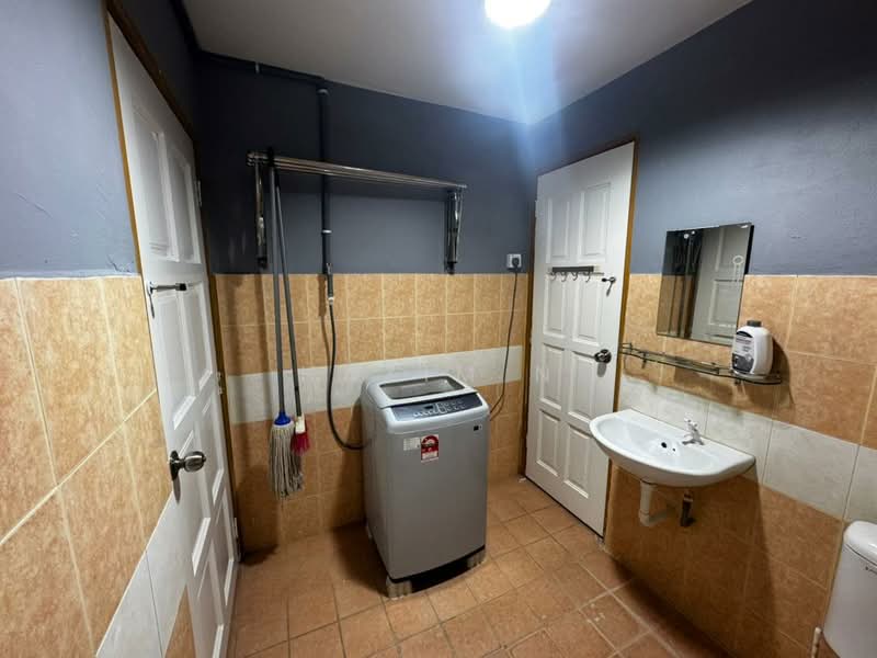 Pangsapuri untuk Disewa di Kelantan Trade Centre - Hazim N - Bathroom - PropertyGuru.com.my