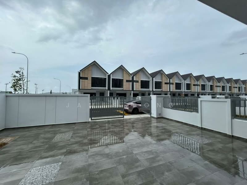 Rumah Teres 2 Tingkat untuk Dijual di Taman Desa Tebrau (Tebrau) - James Bong - Exterior - PropertyGuru.com.my