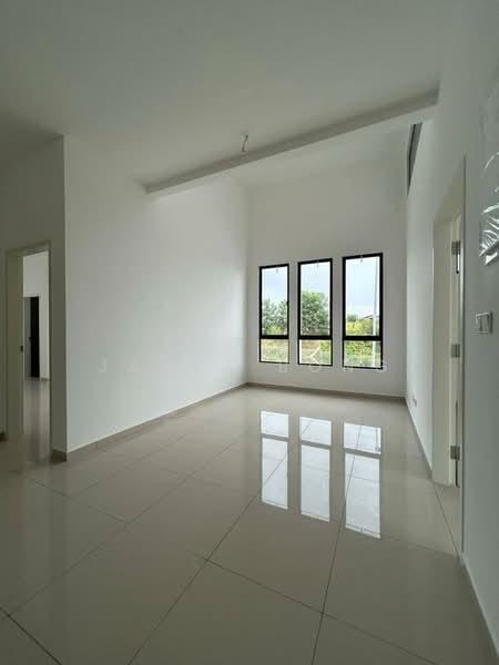 Rumah Teres 2 Tingkat untuk Dijual di Taman Desa Tebrau (Tebrau) - James Bong - Living Room - PropertyGuru.com.my