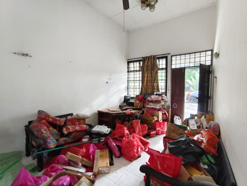 1-storey Terraced House for Sale in Taman Sutera (Johor Bahru) - Daniel Yong - Living Room - PropertyGuru.com.my