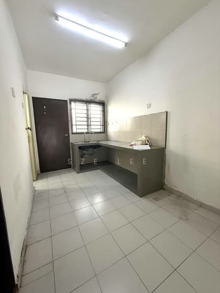 2-storey Terraced House for Sale in Taman Scientex Pasir Gudang (Pasir Gudang) - Sze Lee - Kitchen - PropertyGuru.com.my