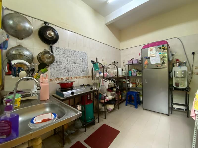 2-storey Terraced House for Sale in Seksyen 3 (Bangi) - Mohd Khairul Amilin - Kitchen - PropertyGuru.com.my