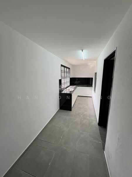 Rumah Teres 1 Tingkat untuk Dijual di Taman Ungku Tun Aminah (Skudai) - Han Yong Ang - Kitchen - PropertyGuru.com.my