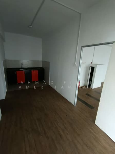 Pejabat untuk Disewa di Bandar Putra Permai (Seri Kembangan) - Ahmad Fikri Amer Hamzah - Kitchen - PropertyGuru.com.my