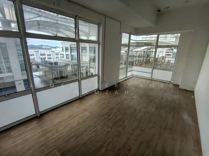 Pejabat untuk Disewa di Bandar Putra Permai (Seri Kembangan) - Ahmad Fikri Amer Hamzah - Interior - PropertyGuru.com.my