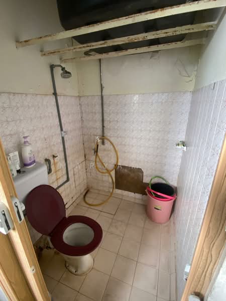 Rumah Flat untuk Disewa di Kelompok Bunga Raya - Maryam . - Bathroom - PropertyGuru.com.my